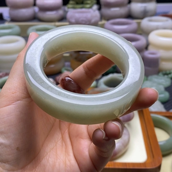 石英质玉未镶嵌手镯