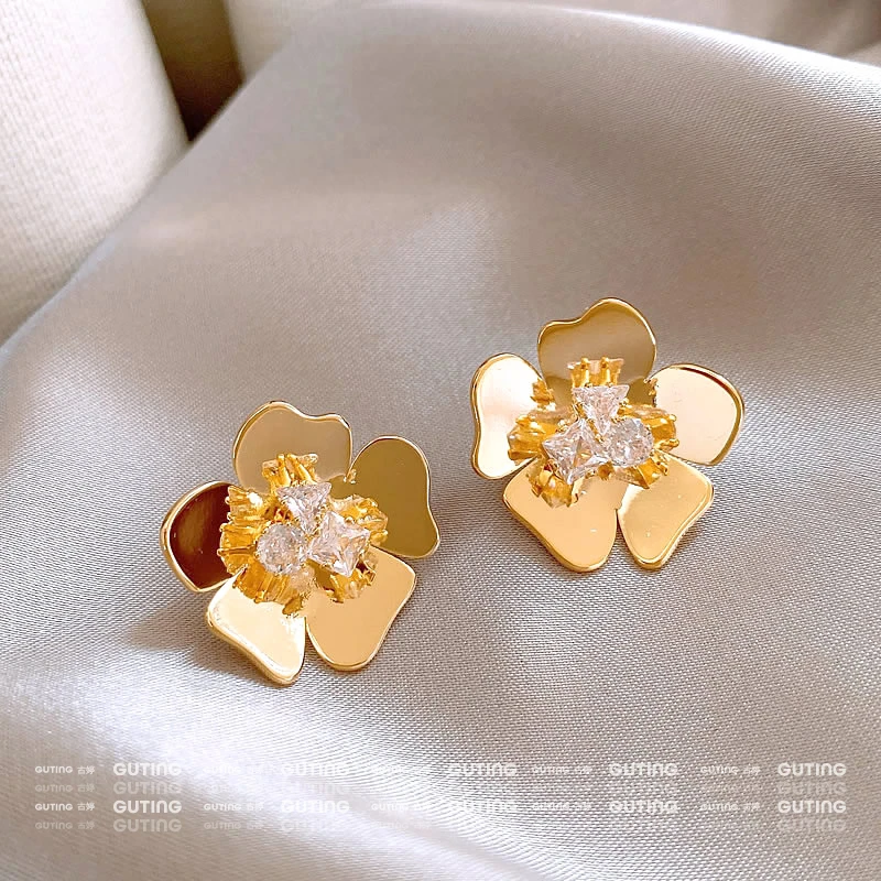 铜合金合成锆石耳饰 20609金色不规则花朵锆石耳钉高级感轻奢小众