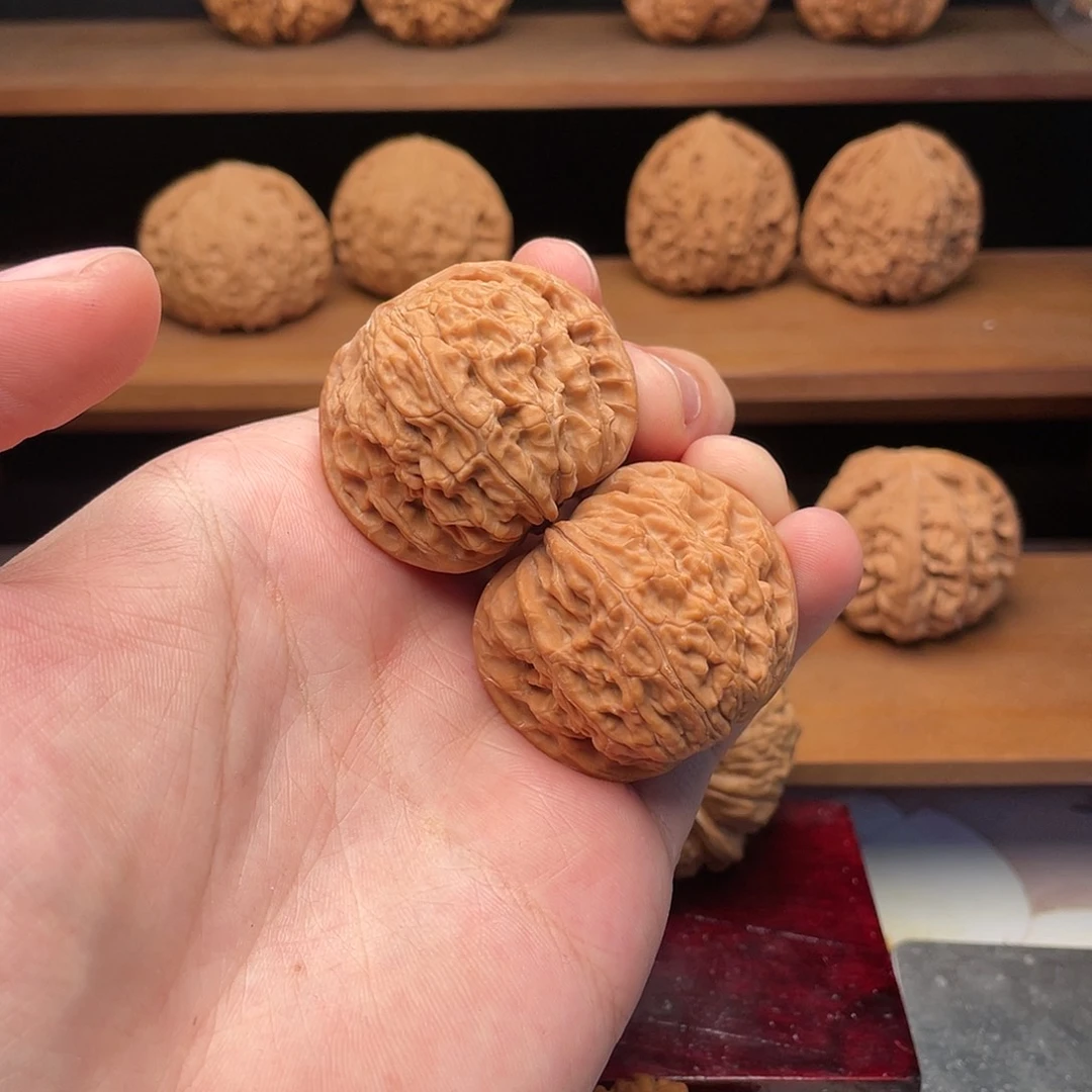 文玩核桃把件40山地红皮原装正磨42克