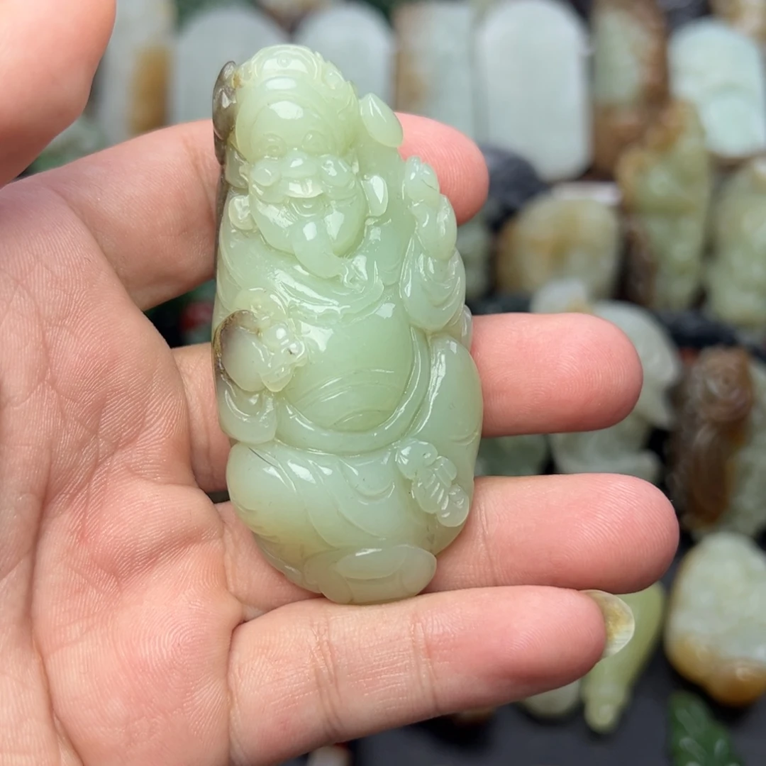 和田玉未镶嵌把件