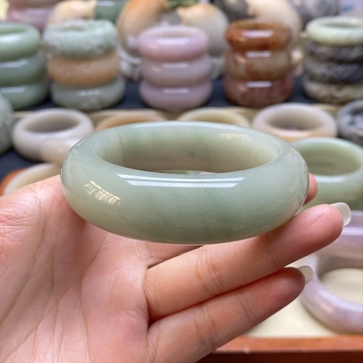 石英岩玉手镯未镶嵌