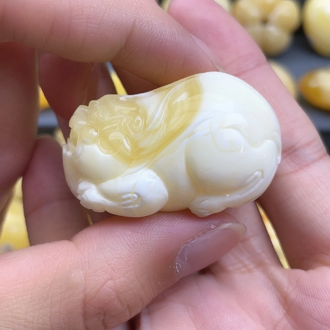 琥珀裸石未镶嵌蜜蜡