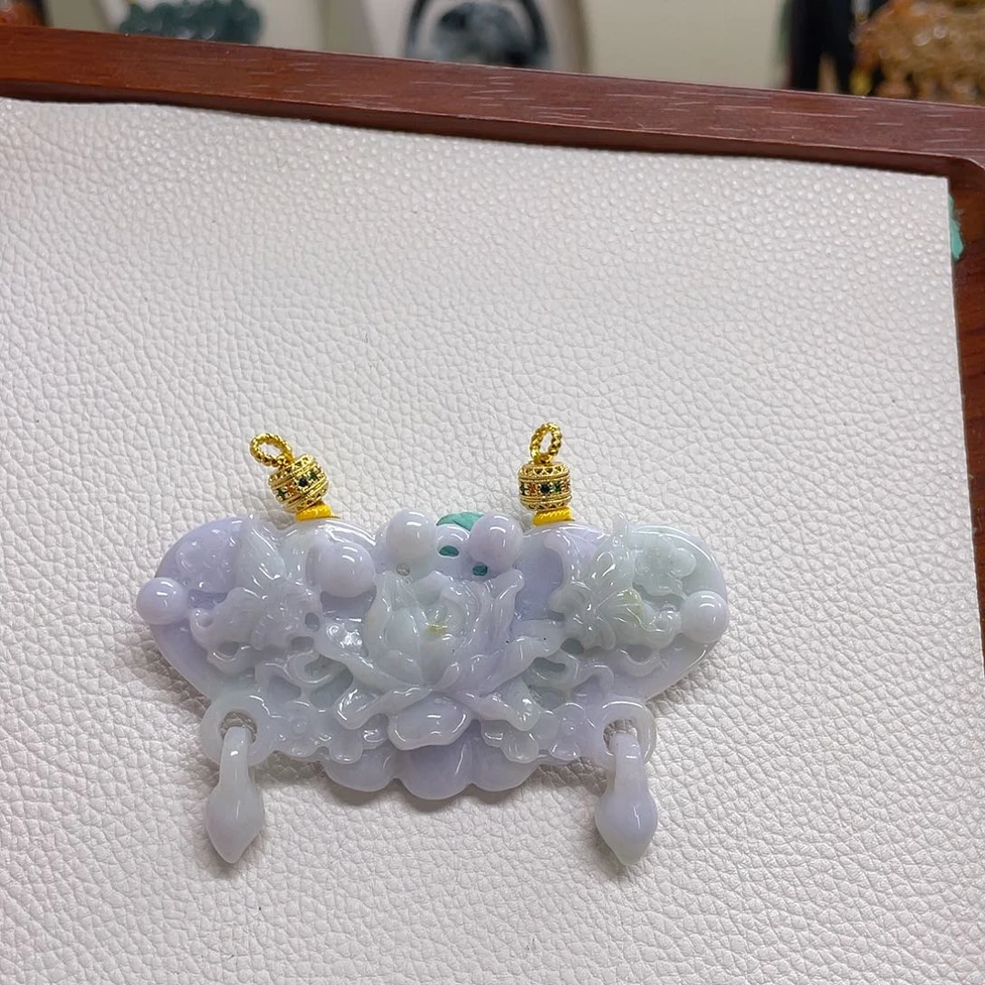 翡翠未镶嵌颈饰紫锁
