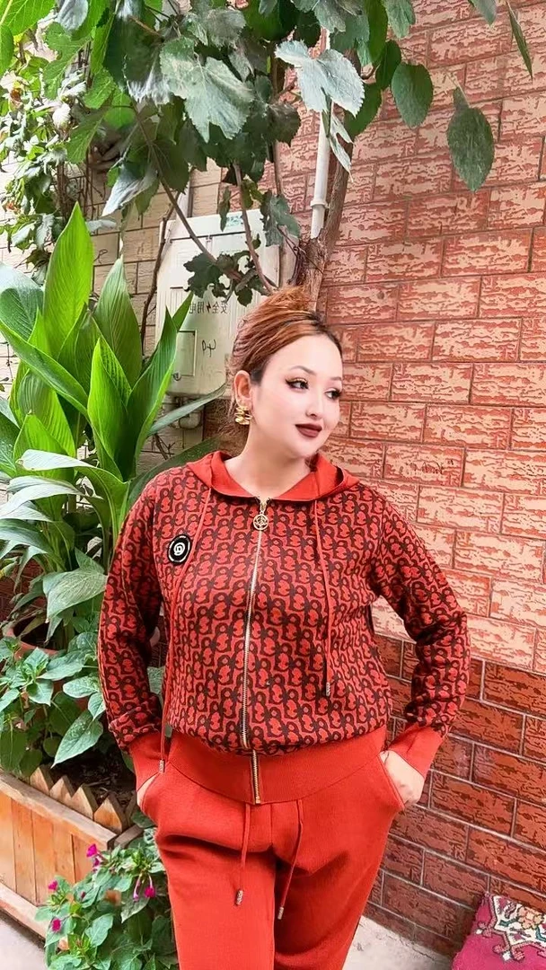 连帽常规宽松型口袋中老年女装女装毛衣带帽女士开衫