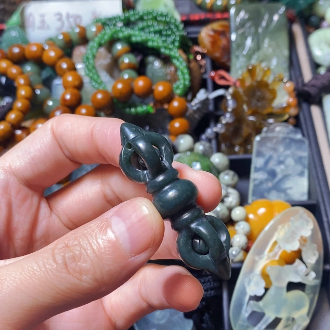 岫岩老玉（透闪石质玉）未镶嵌颈饰