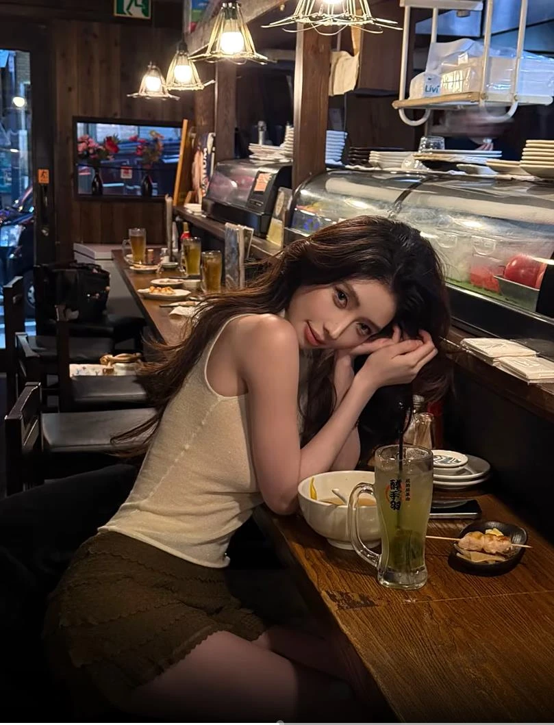 辣妹性感紧身高领针织背心上衣蕾丝蛋糕裙两件套女夏季穿搭一整套