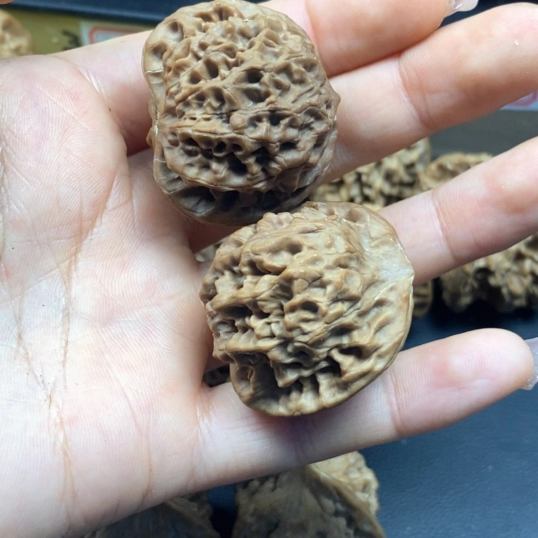 桃核把件?*乐秦岭秦闷35瑕疵