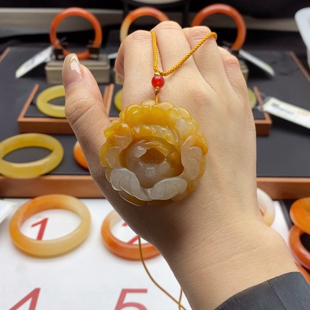 石英质玉（黄龙玉）吊坠未镶嵌