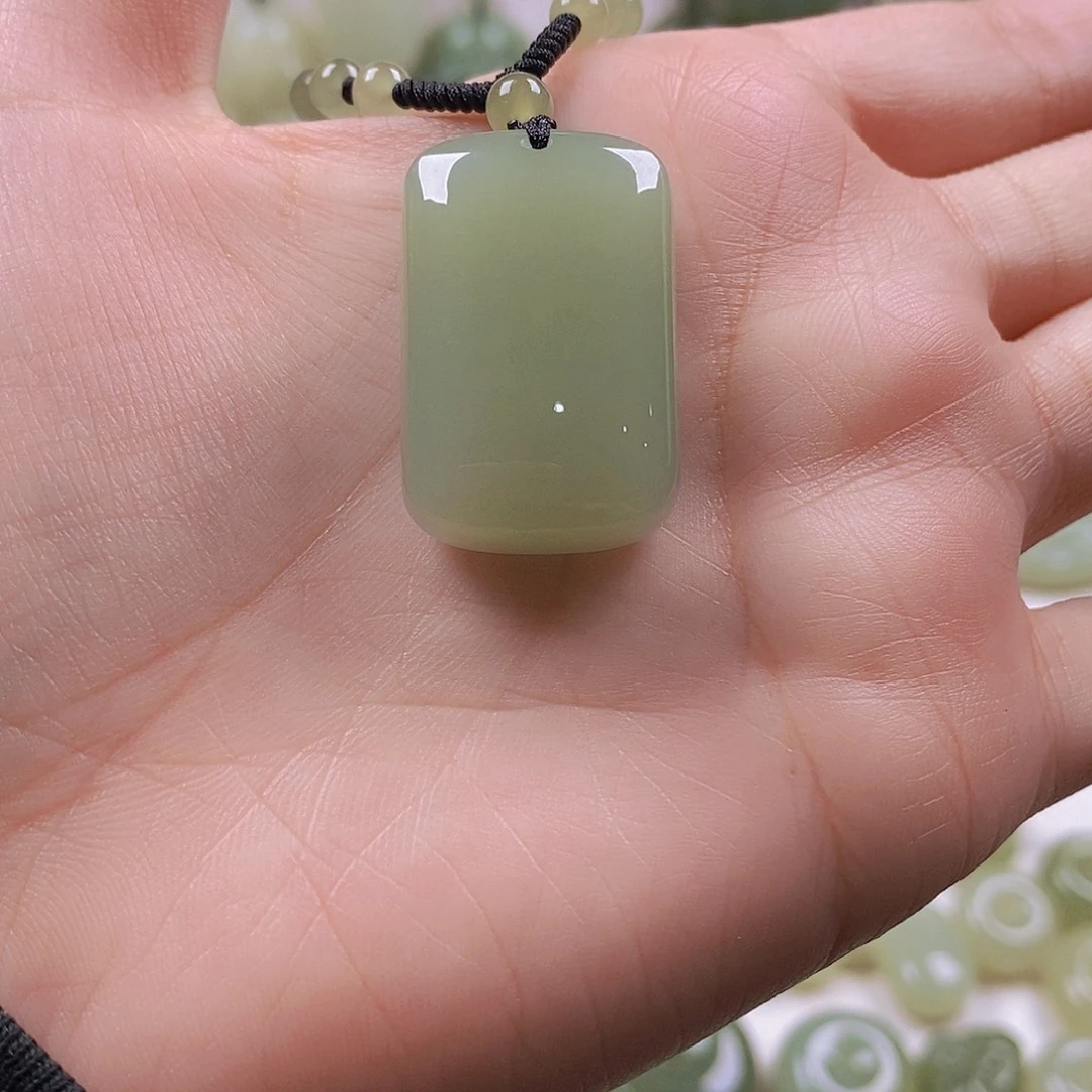 Z***A和田玉未镶嵌颈饰