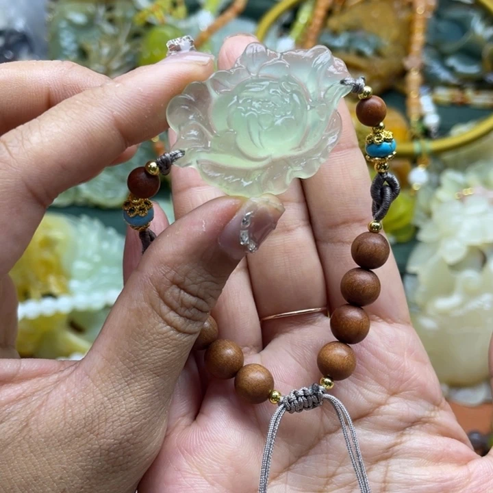 蛇纹石玉未镶嵌吊坠