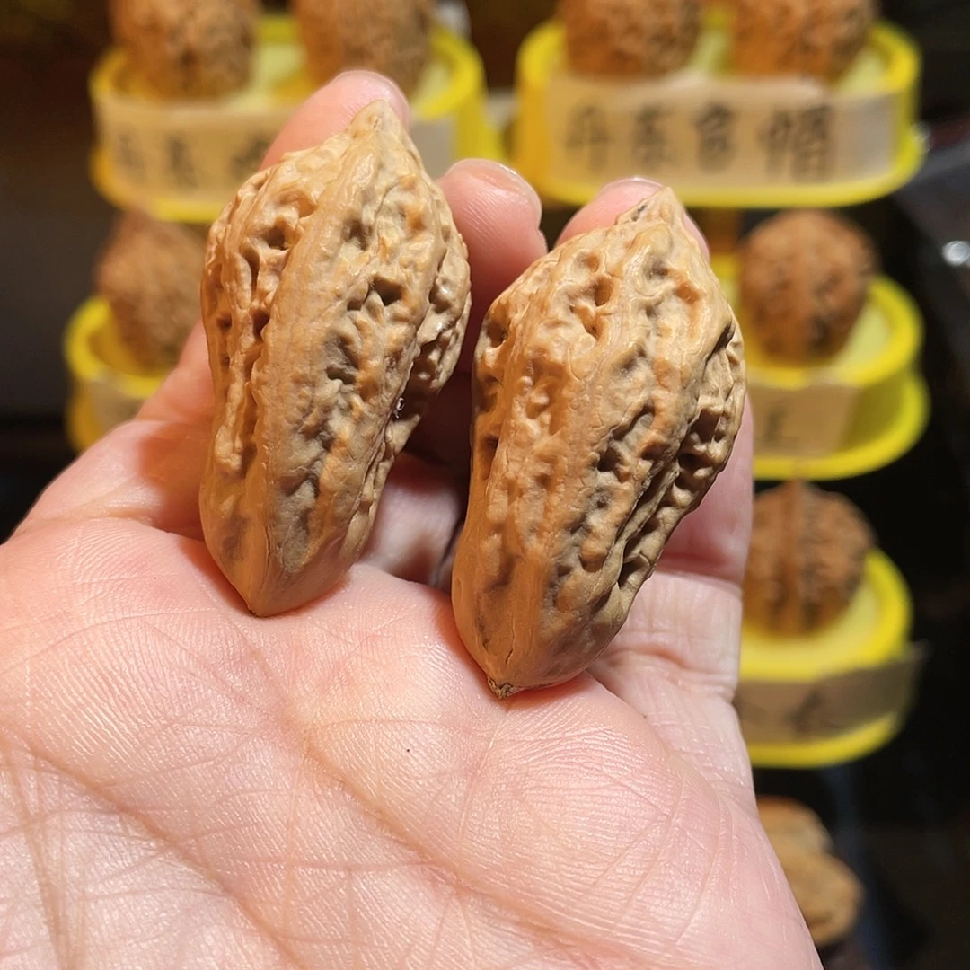 文玩核桃吊坠花生