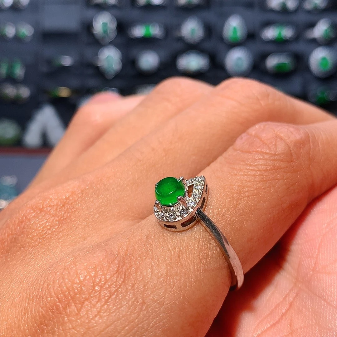 翡翠未镶嵌戒指戒指