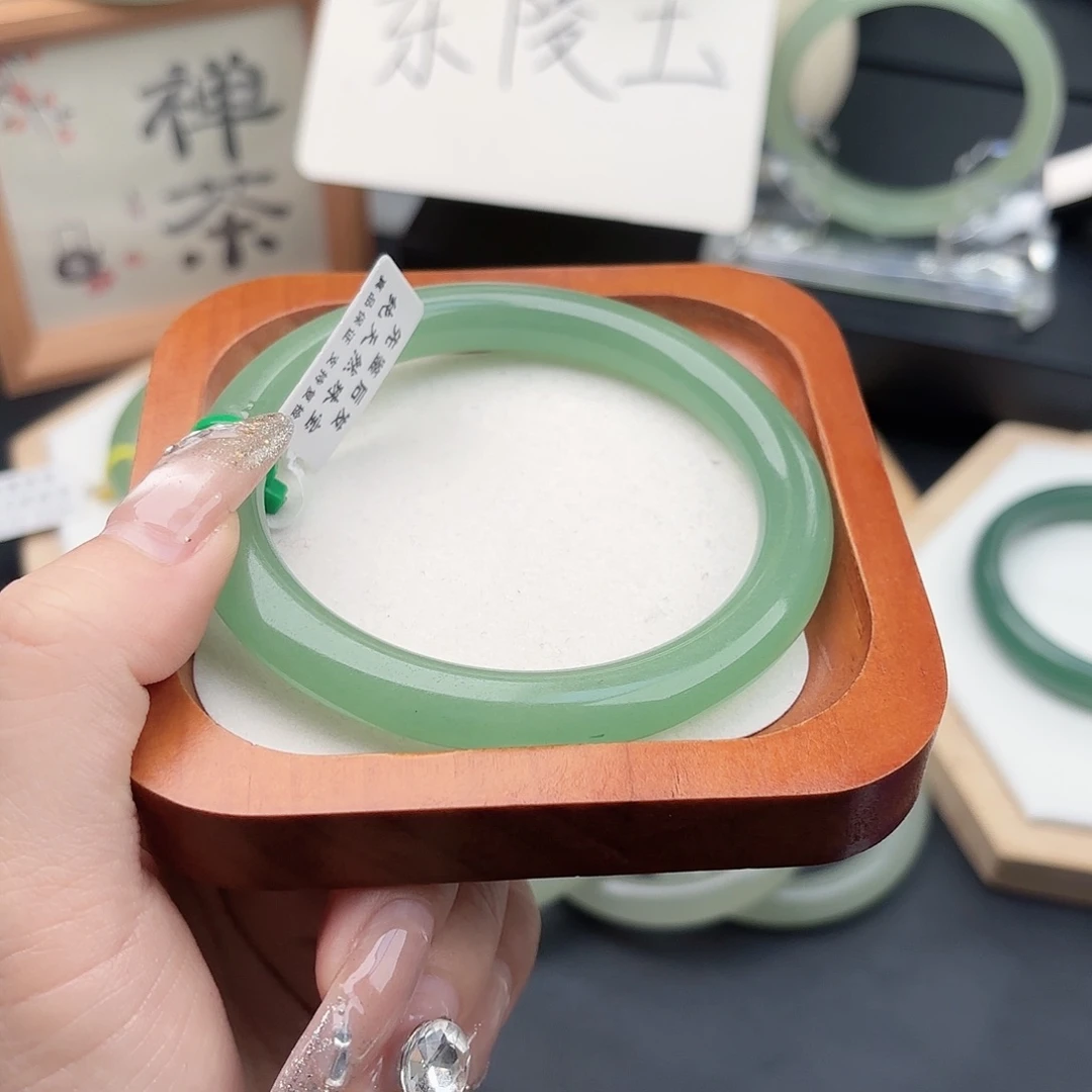 石英质玉未镶嵌手镯64