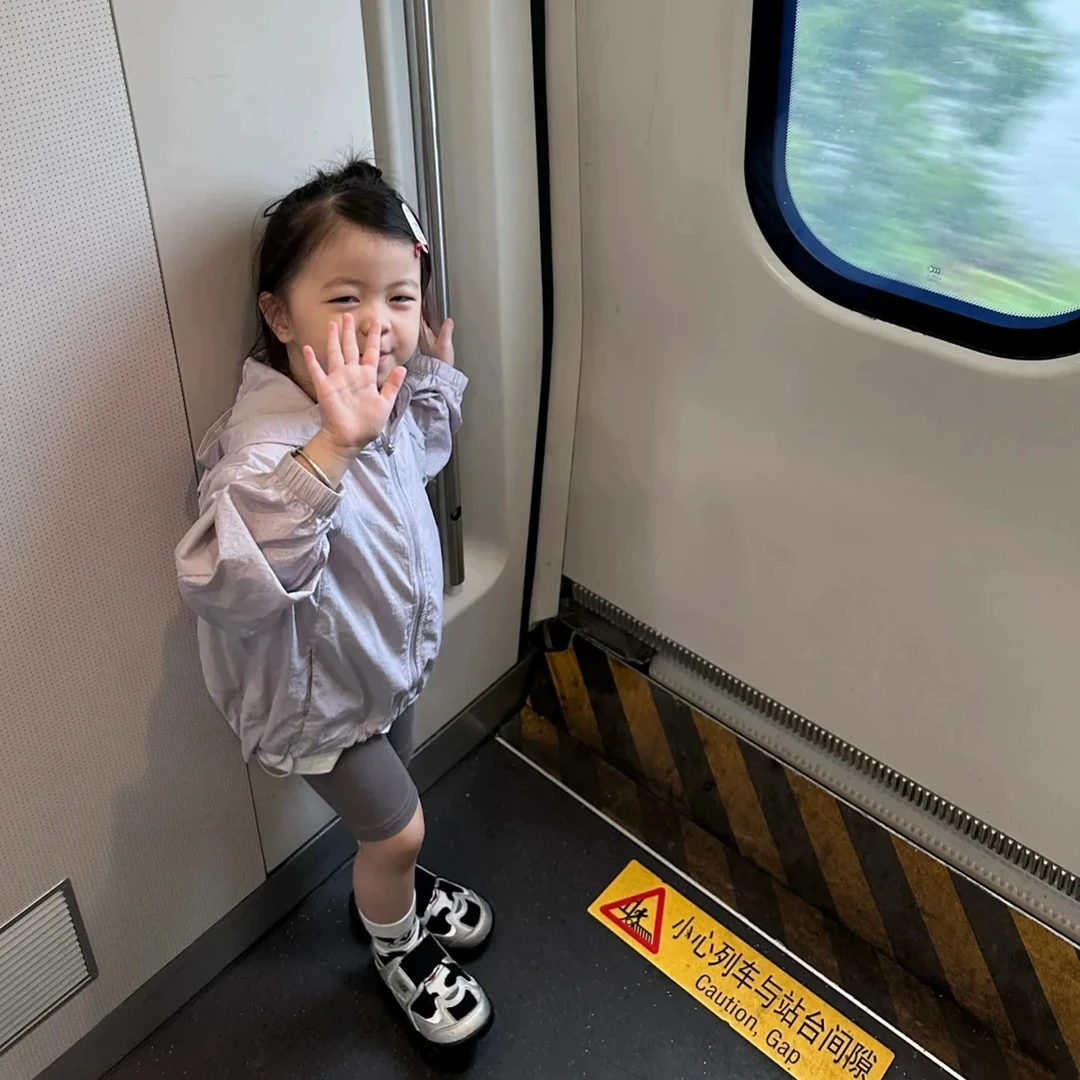 小思家女童2025夏季洋气韩版薄款透气连帽防晒衣纯色打底裤套装