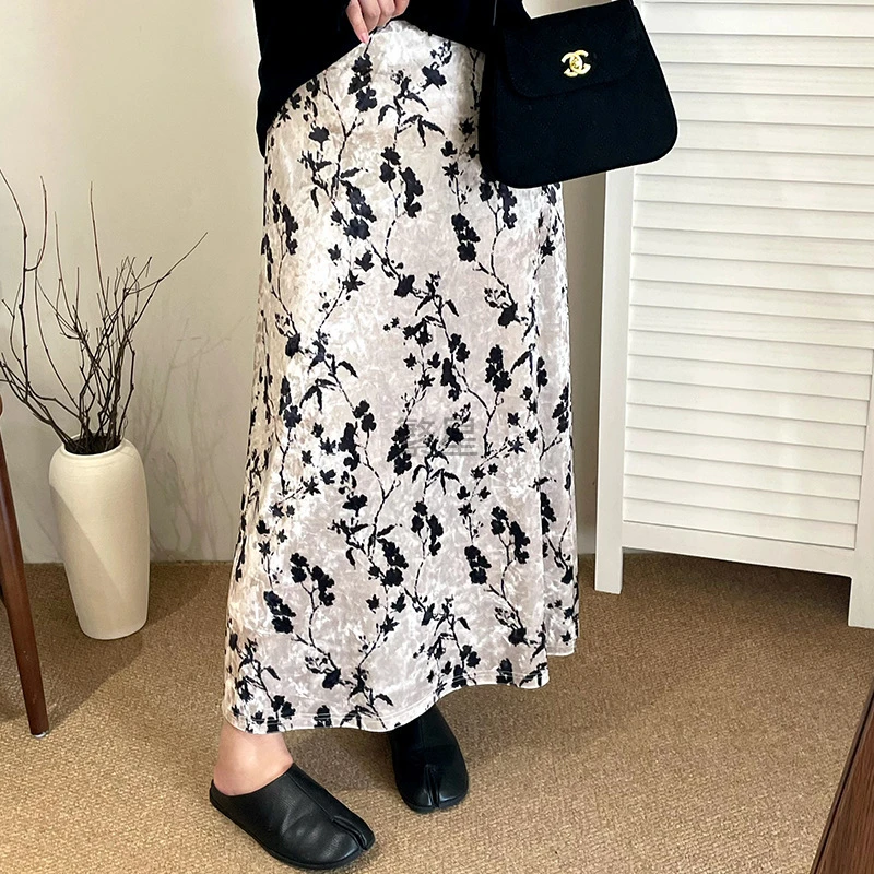 大码女装气质垂感印花裙女直筒包臀裙2025秋胖mm丝绒新疆大码女装