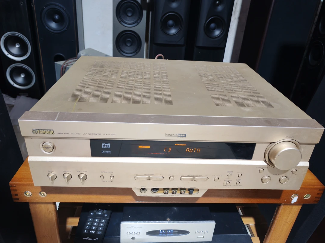 8新  8成新不包运费雅马哈功放机工作正常，