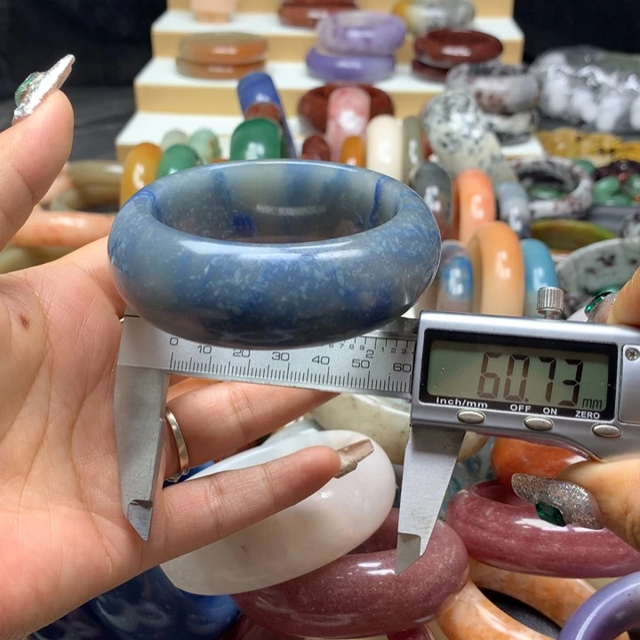 未镶嵌手镯石英质玉