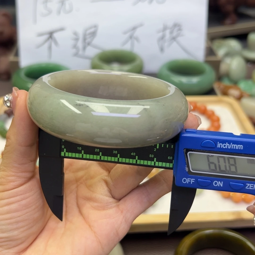 未镶嵌手镯石英岩玉