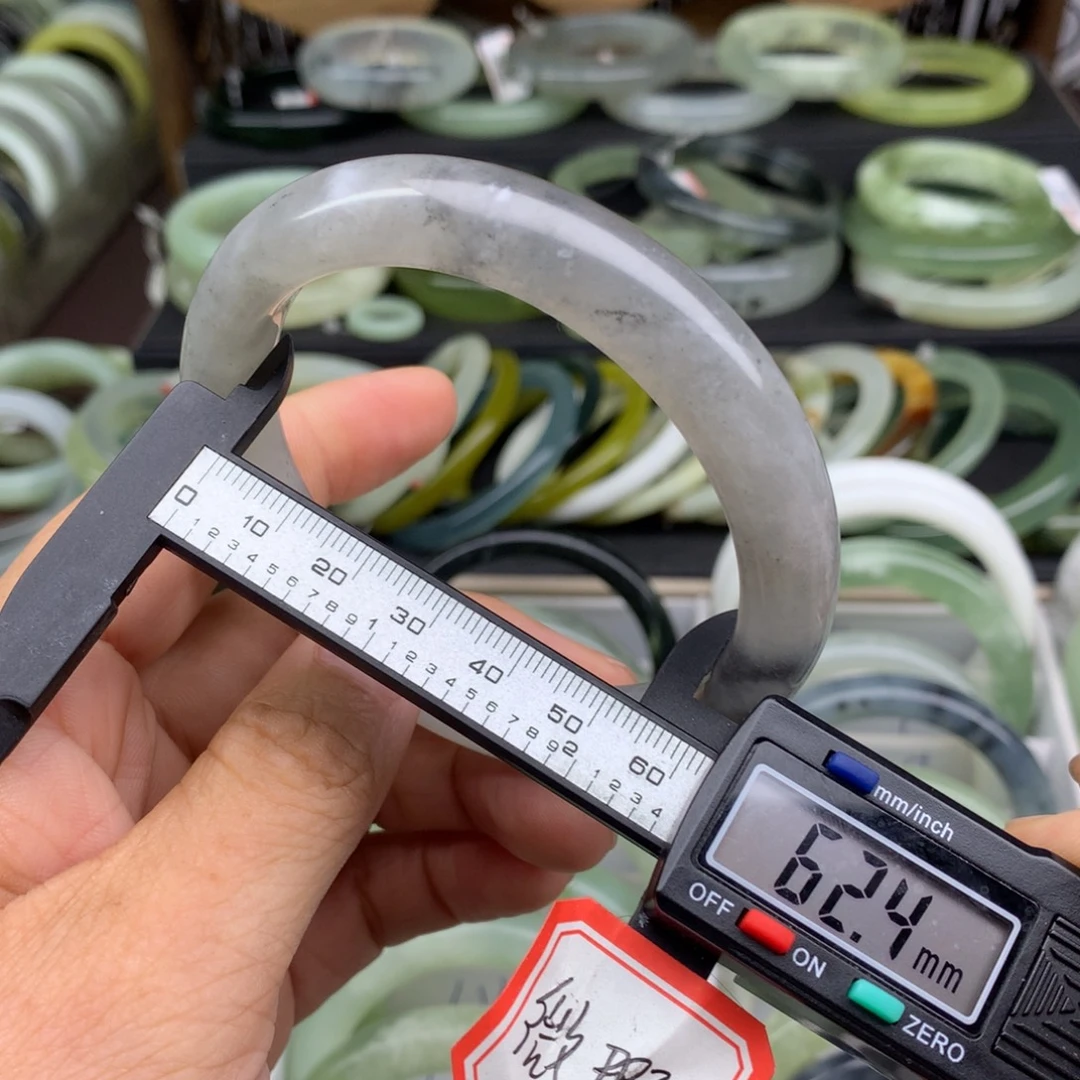 蛇纹石玉未镶嵌手镯620