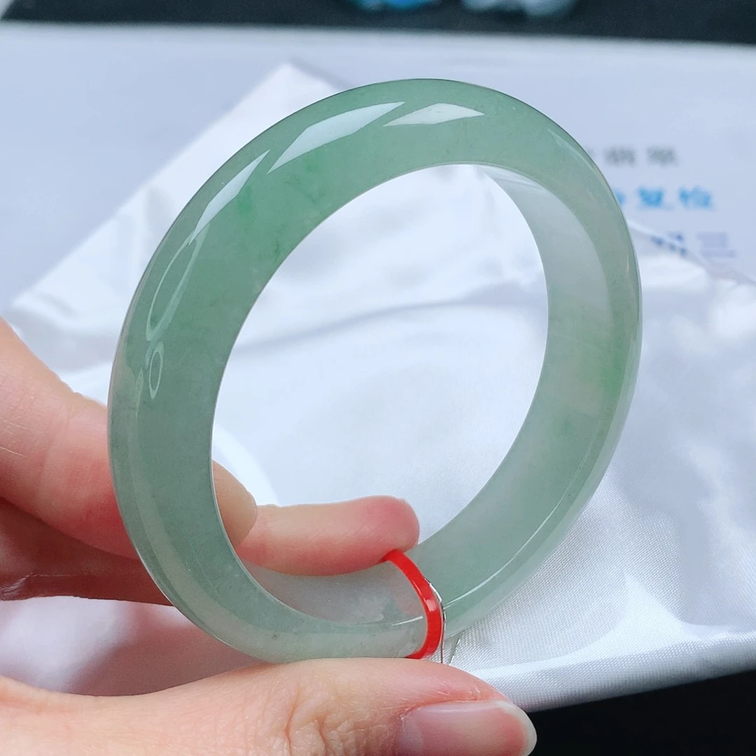 翡翠手镯未镶嵌56圈