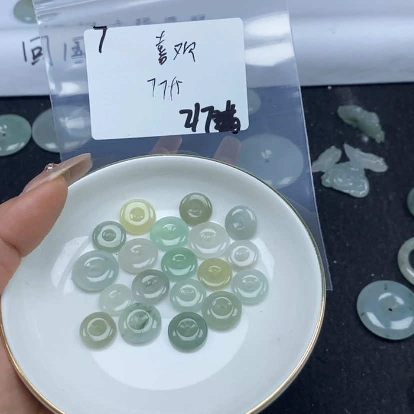 【闪购商品】翡翠颈饰未镶嵌喜****人