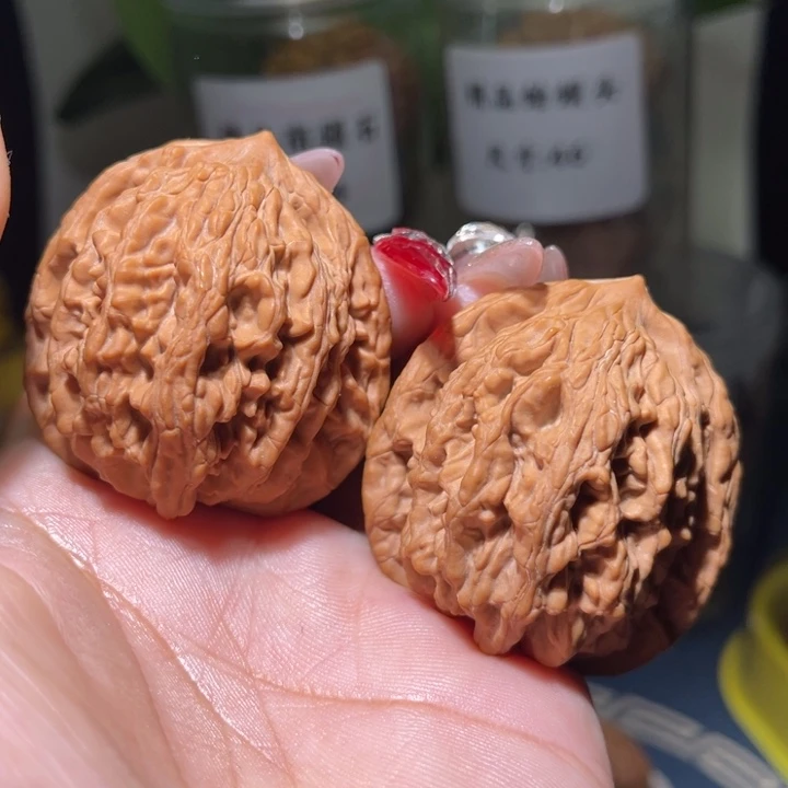 桃核把件             43虎头50.6克