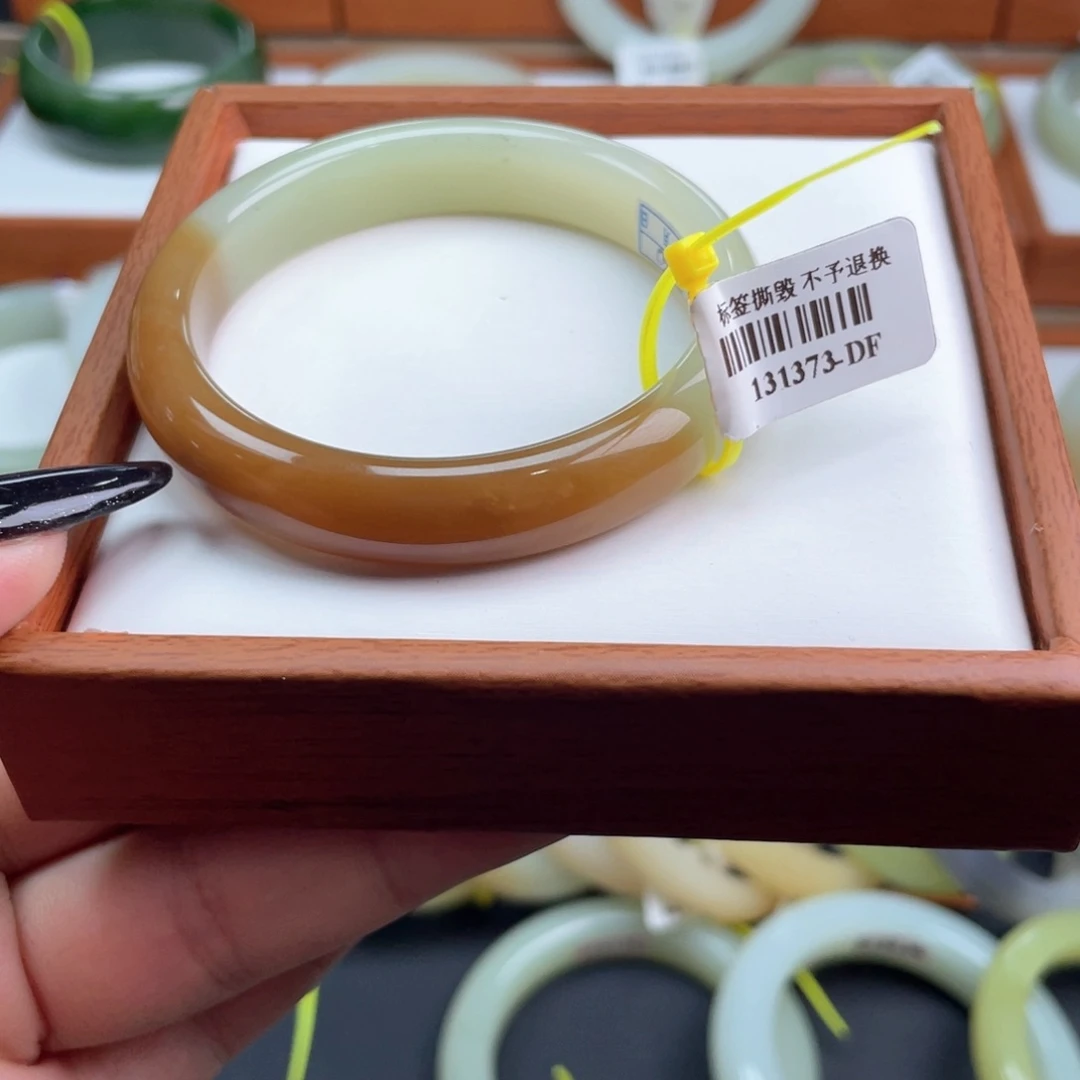 【闪购商品】未镶嵌手镯和田玉53
