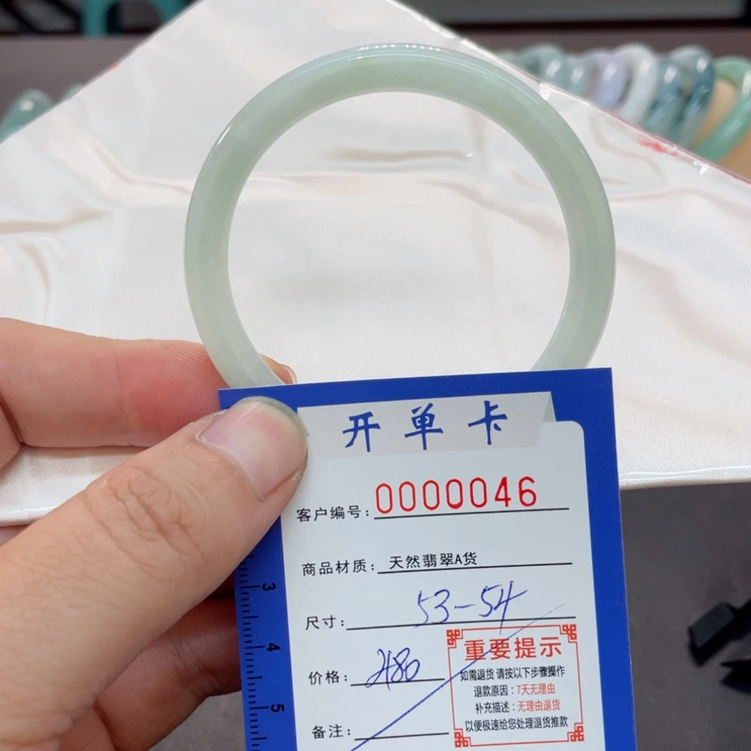 翡翠手镯未镶嵌翡翠手镯