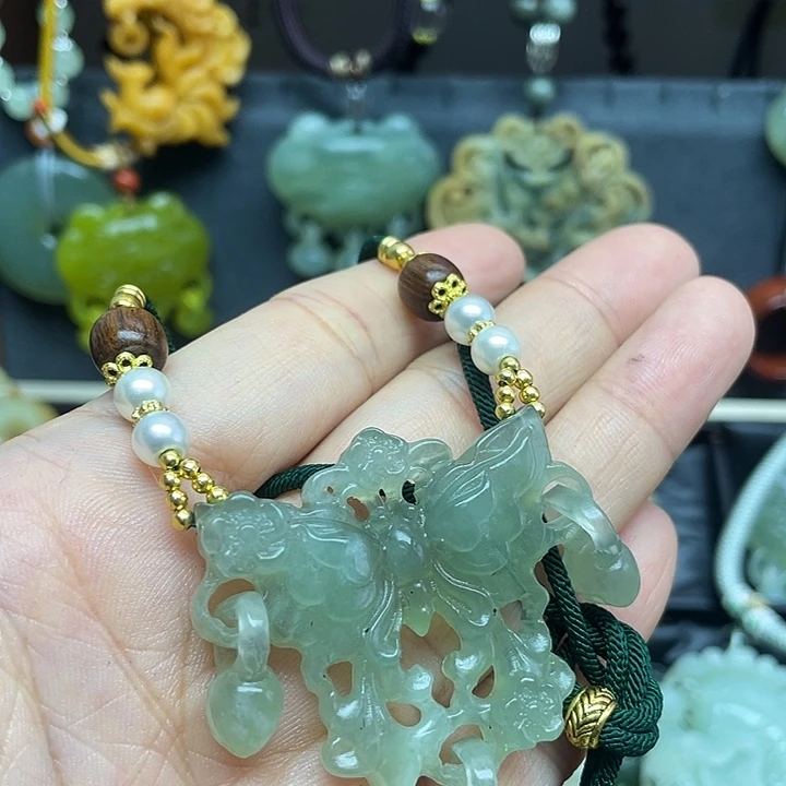 未镶嵌蛇纹石玉颈饰