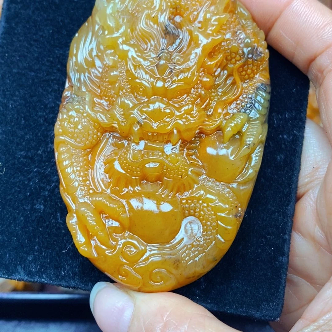 未镶嵌石英质玉（黄龙玉）颈饰