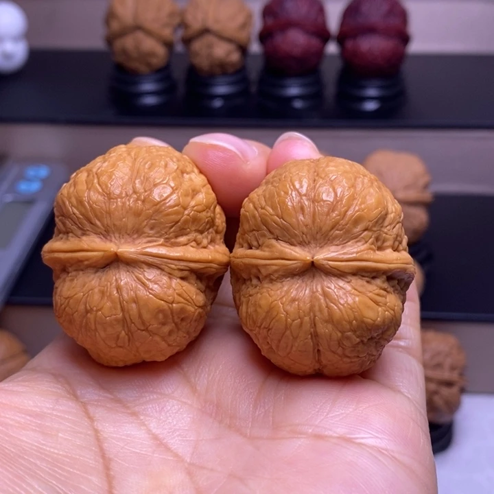 文玩核桃把件峭壁元宝48