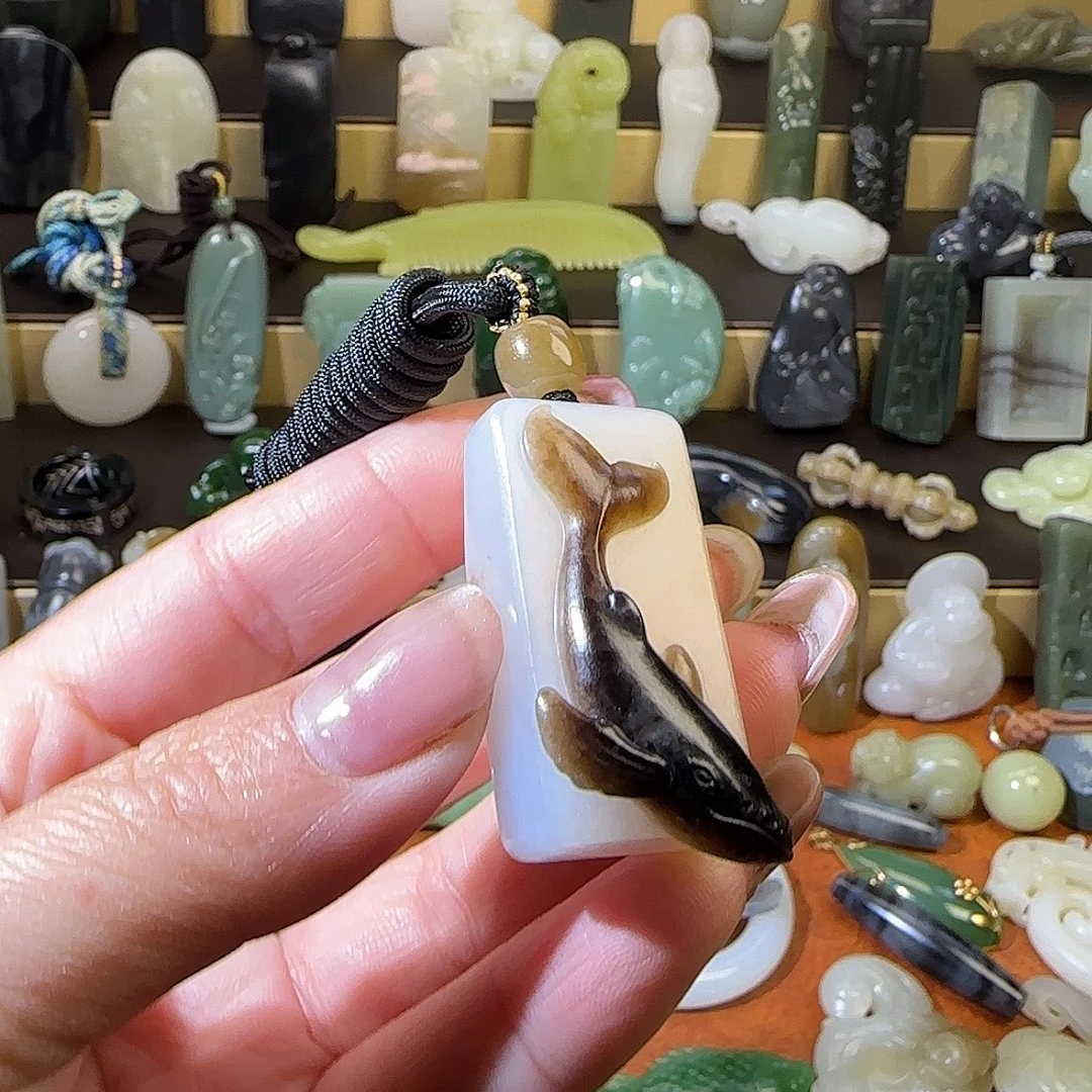 静***下和田玉未镶嵌颈饰