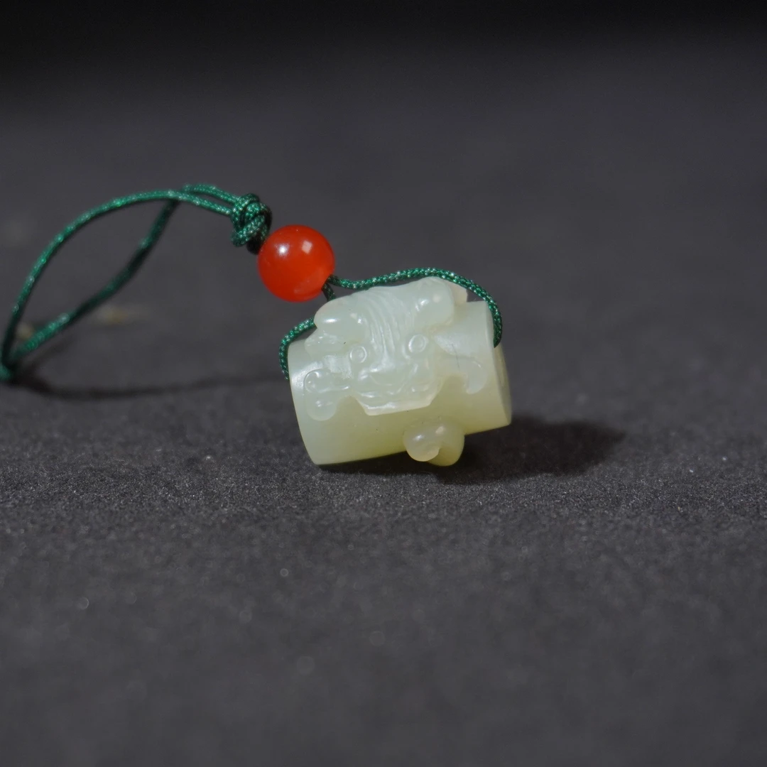 6SE170 清 和田玉螭龙勒子