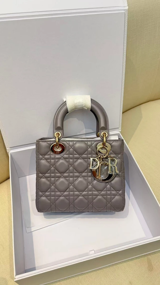 未使用 DIOR/迪奥 闲置 大象灰金扣四格戴妃 全套 拍下送中检