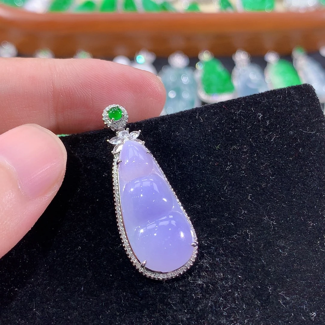 翡翠18K金镶嵌颈饰