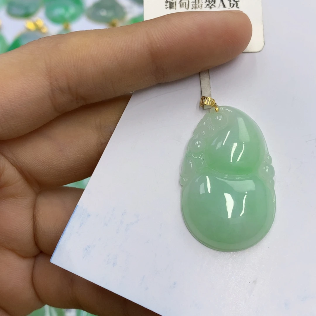 翡翠18K金镶嵌颈饰翡翠