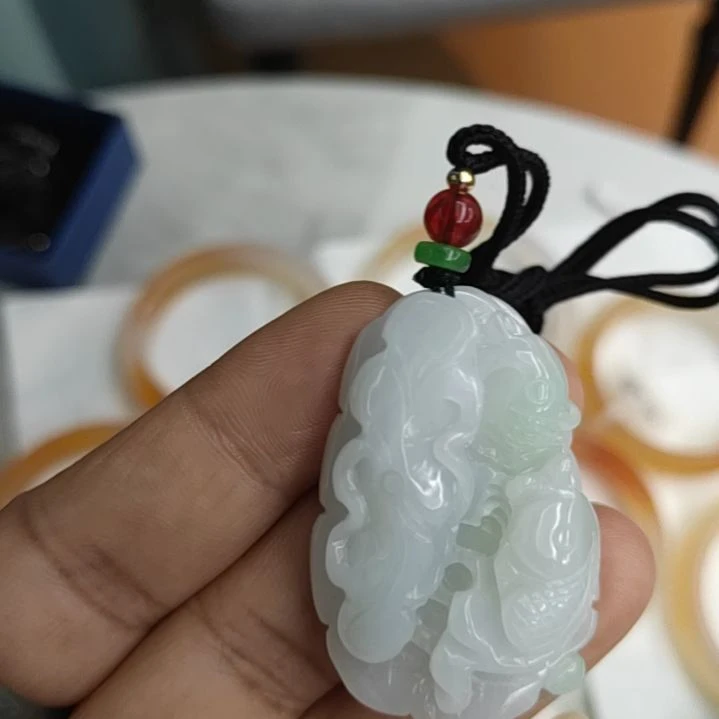 翡翠未镶嵌颈饰吊坠