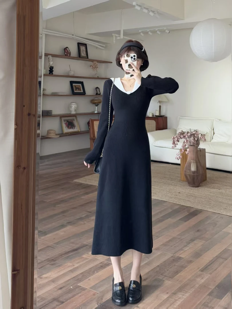 蕾英俊-黑韵恋曲-冬季法式优雅撞色领收腰针织长款连衣裙-JFM6890
