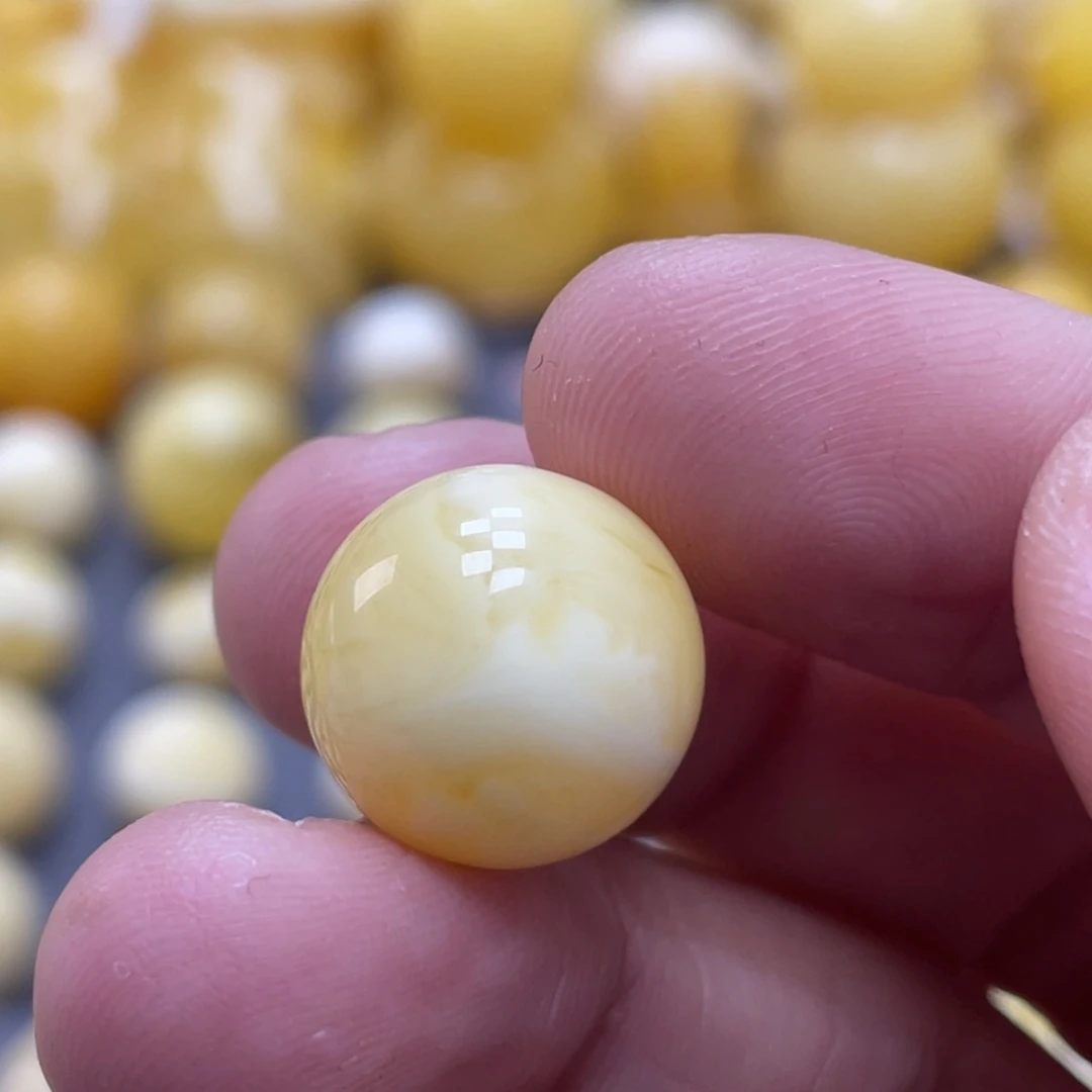 蜜蜡未镶嵌裸石14.4mm瑕疵浓蜡