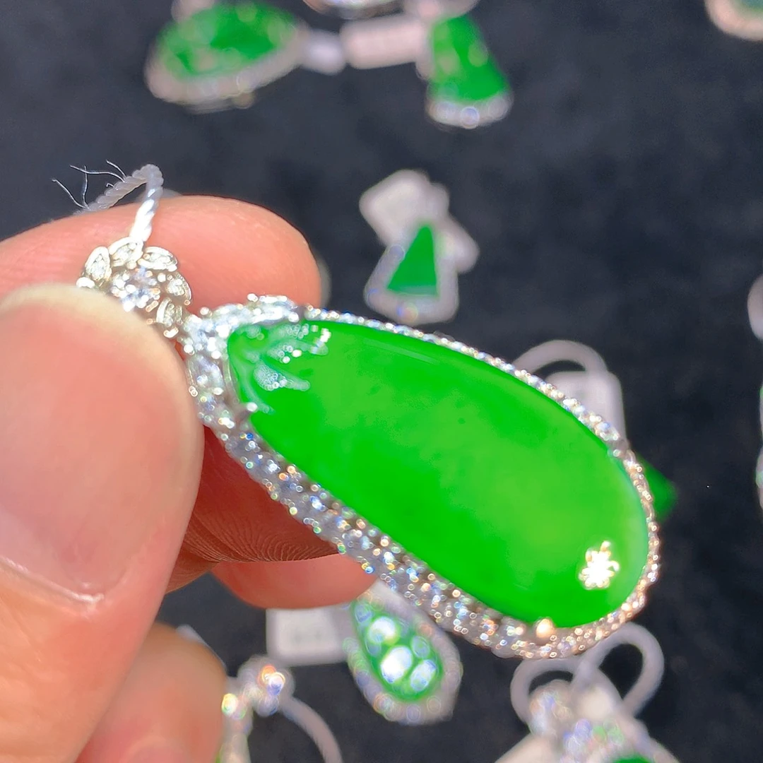 颈饰银S925镶嵌翡翠