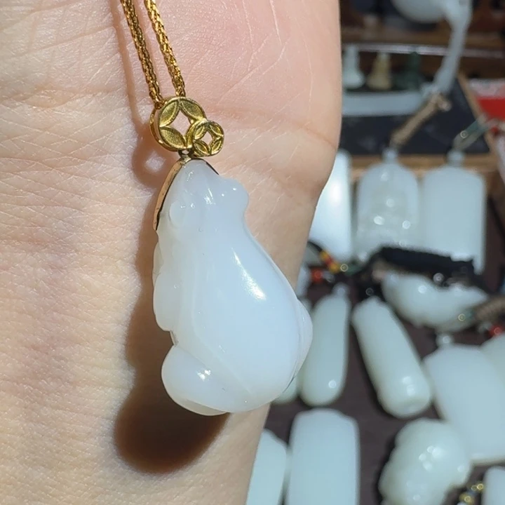 和田玉18K金镶嵌颈饰