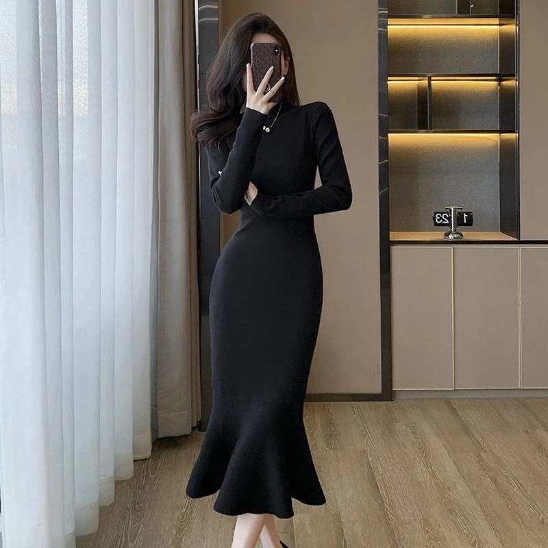 黑色打底针织连衣裙女秋冬气质鱼尾裙半高领内搭显瘦包臀毛衣裙子