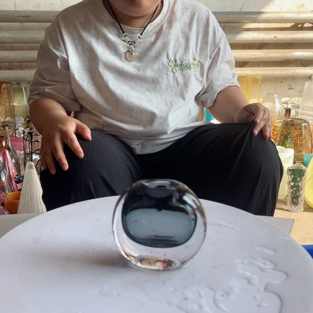 透灰色琉璃花器摆件高度12微瑕