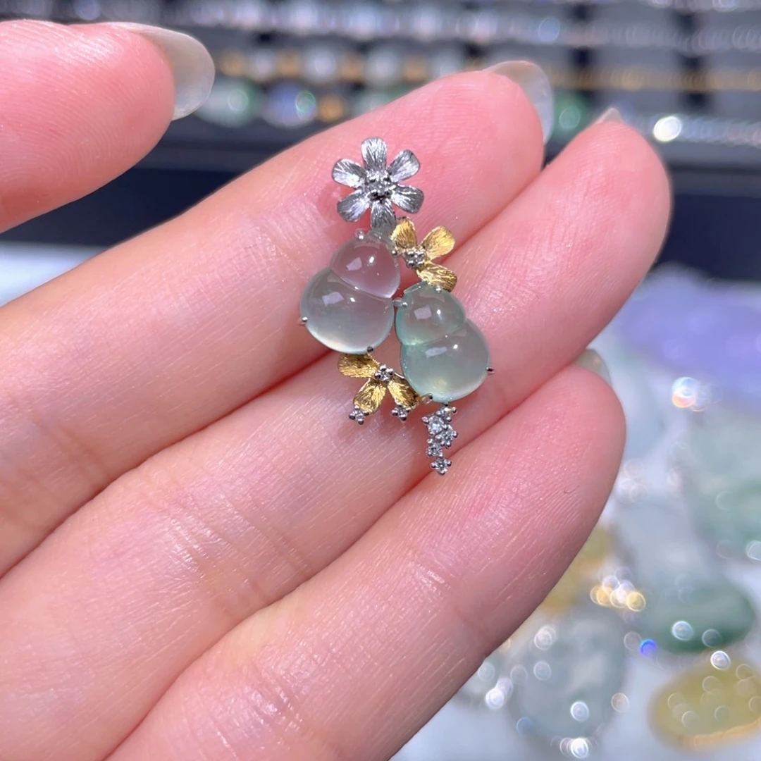 颈饰18K金镶嵌翡翠翡翠
