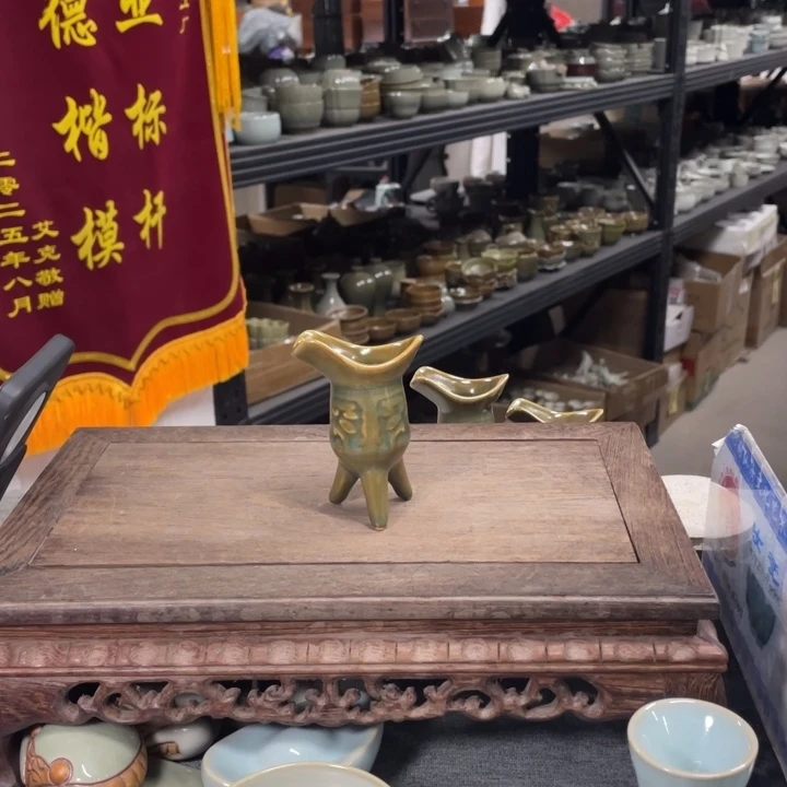 摆件青绿釉爵士酒杯