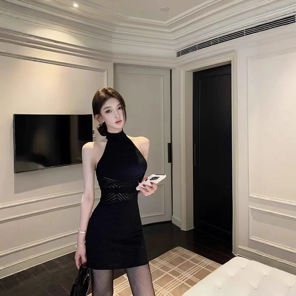 小众黑色镂空挂脖连衣裙女法式轻奢名媛收腰性感包臀短裙