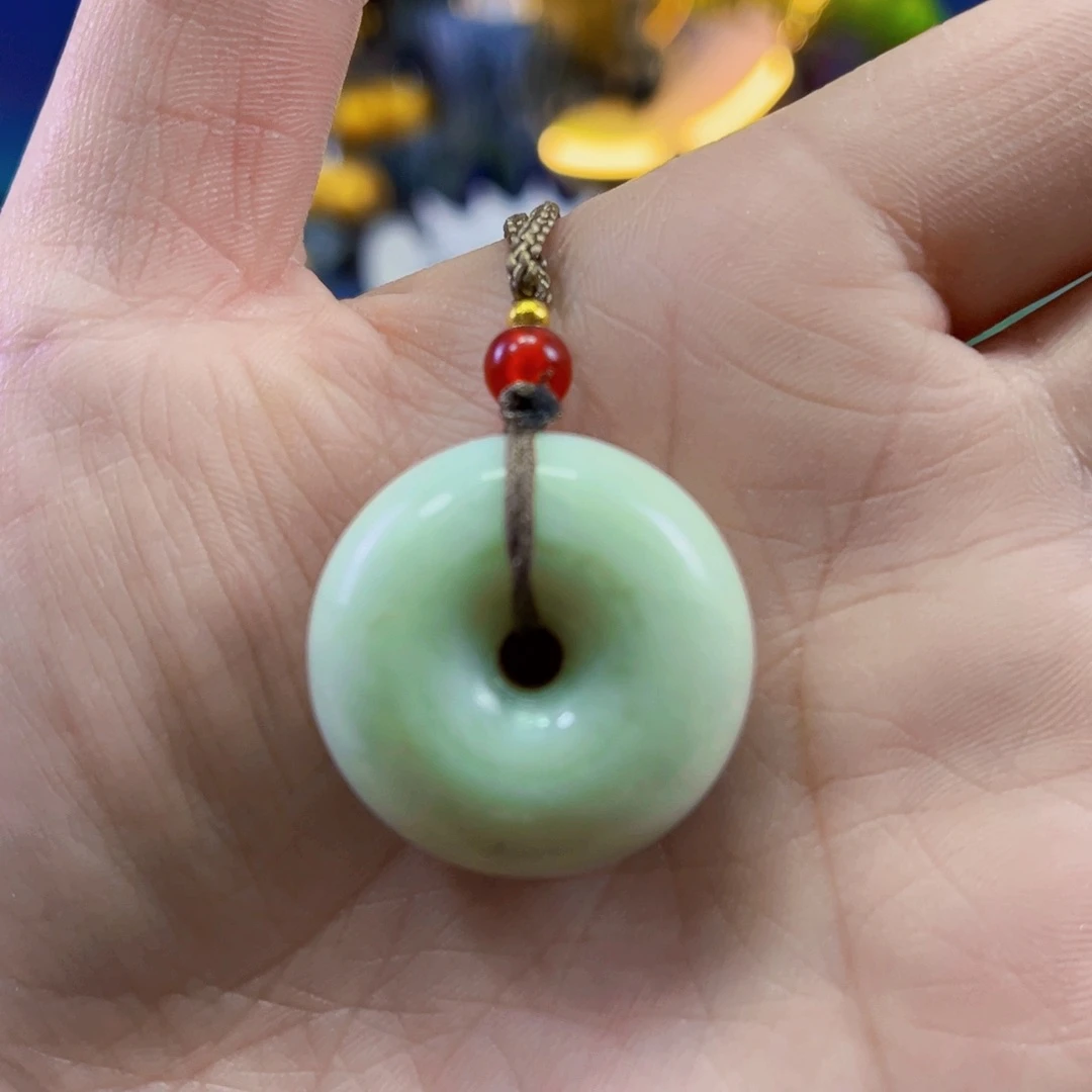 蛇纹石玉颈饰未镶嵌花玉平安扣