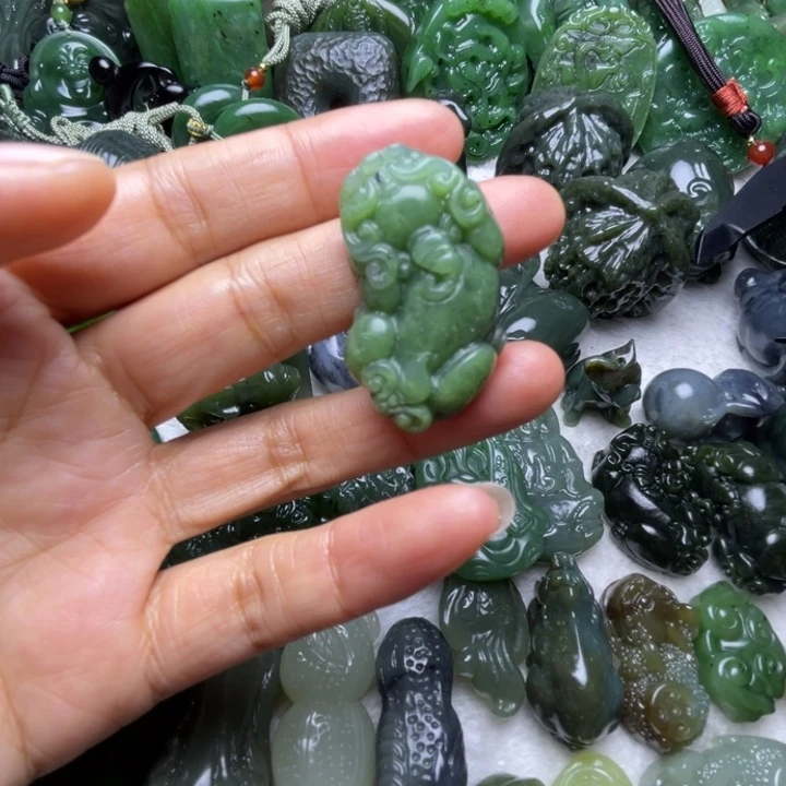 和田玉未镶嵌颈饰