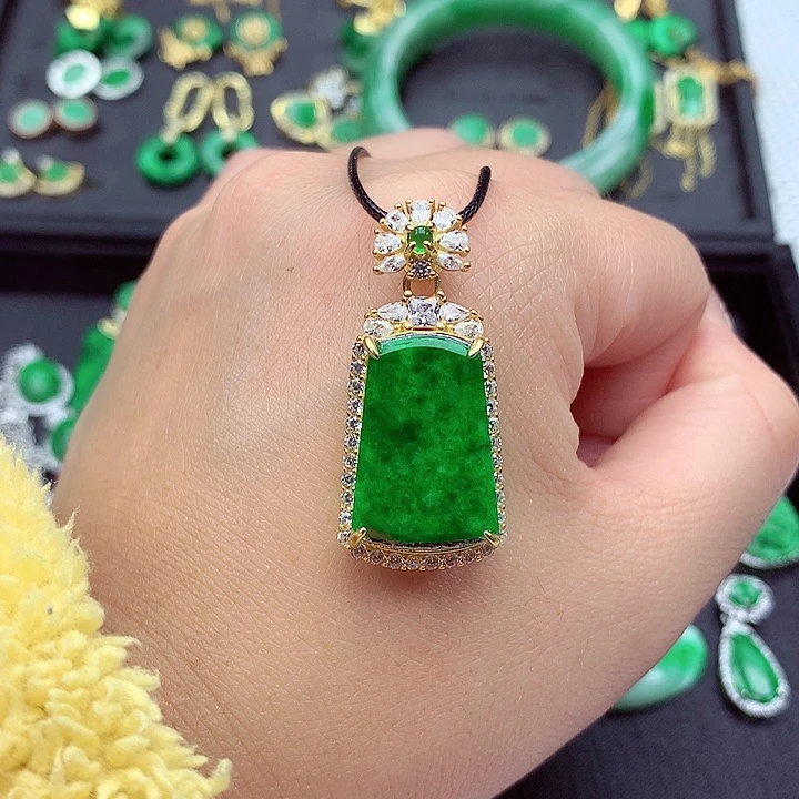 翡翠颈饰银S925镶嵌翡翠