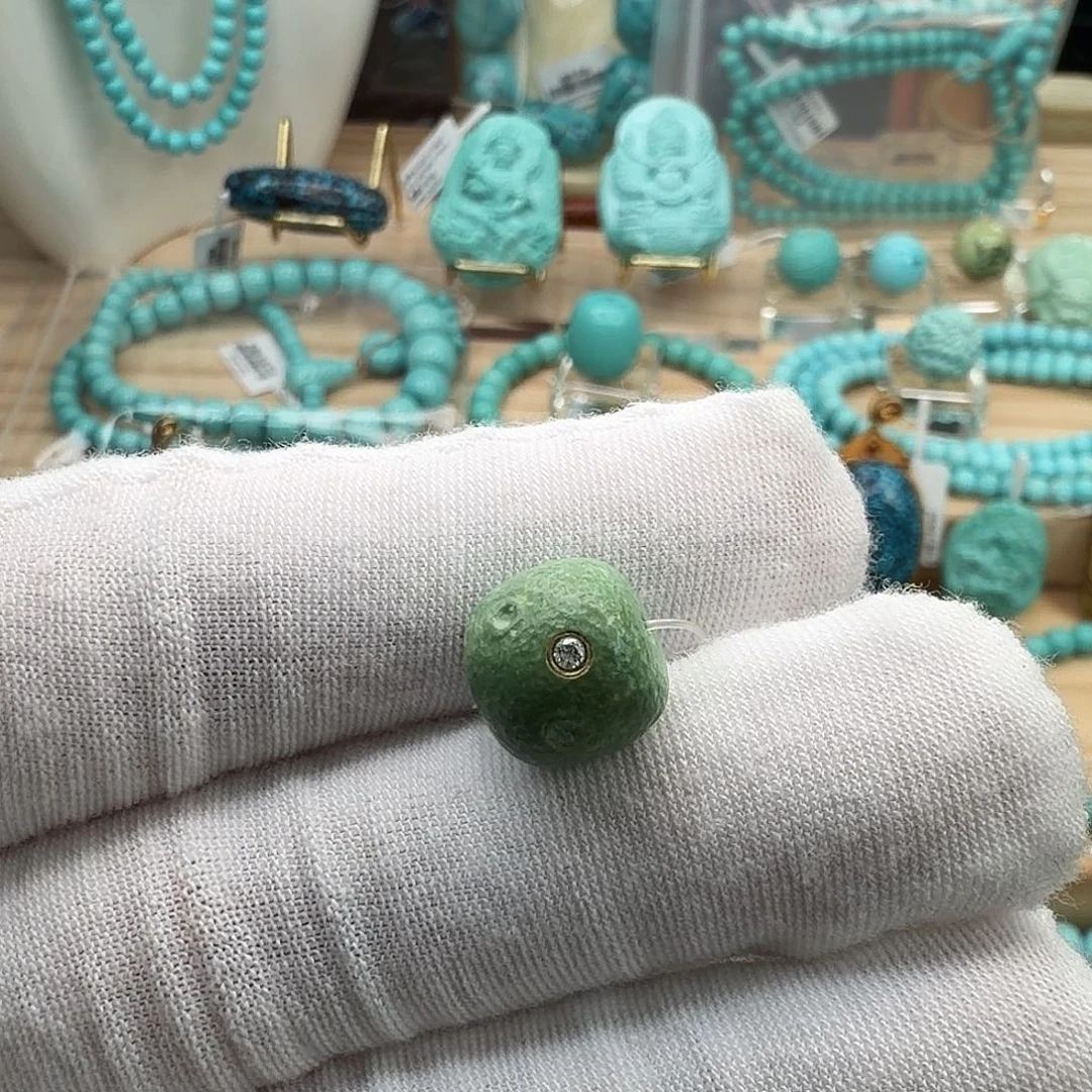 绿松石未镶嵌珠宝奇石